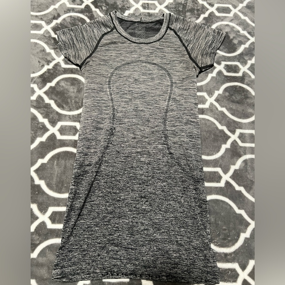 Lululemon work out shirt